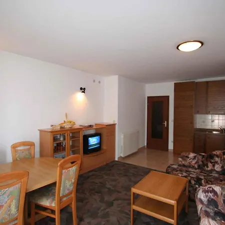 Apartment In Insel Krk 14775 *